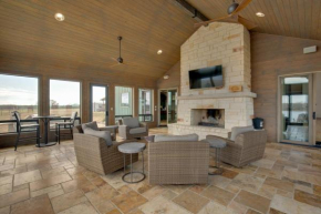 Sprawling Kaufman Home with On-Site Lake and Fire Pit